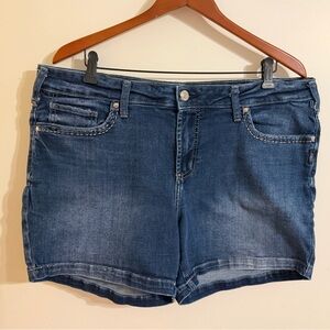 Silver Jeans Elyse Dark Blue Jean Shorts size 16W